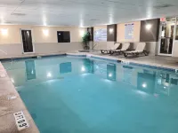 Comfort Suites Forsyth near I-75 - Pools