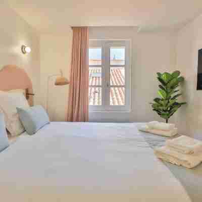 Nice 2 Bed Flat - Hyper Centre St Tropez Rooms