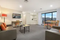 Wollongong Serviced Apartments Hotel dekat Fresh on Crown Caffe
