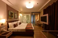 Clarens Hotel Отели в г. Гургаон