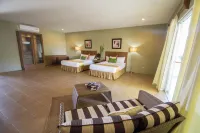 Almont Inland Resort Отели рядом с достопримечательностью «Технологический институт Филиппин Электроникс энд Коммуникейшен»