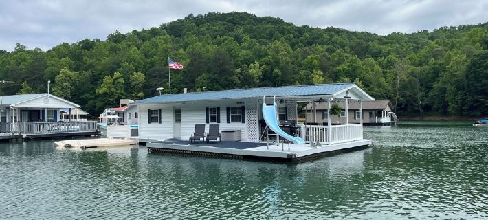 Floating Cabin - Another Day in Paradise at Whitman Hollow Marina Hotels in Campbell County