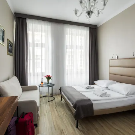 G12 Aparthotel