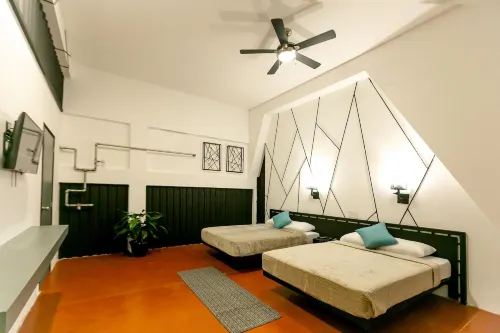 D' la Torre Hotel - 3-Star