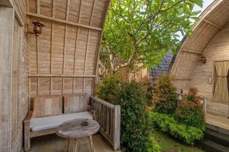 Wana Shanti Villa Отели рядом с достопримечательностью «Spa at The Samaya Ubud»