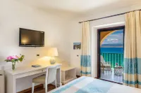Hotel Dei Pini - Parvekkeita