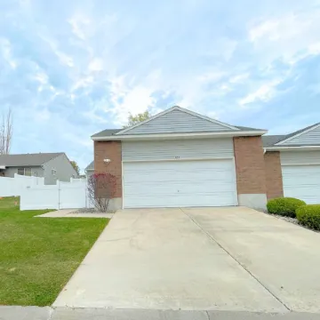 The Hideout-2Br/2BA Townhouse Near Highland!