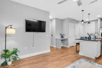 Swanky Cozy 1-bedroom apartment w/fitness room, pool,WIFI in fabulous Fort Worth