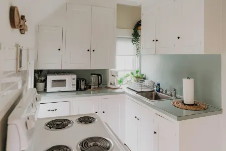 Lovely 2nd Floor Apartment