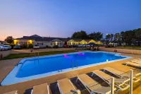 Quality Inn & Suites Garden of the Gulf - Pools