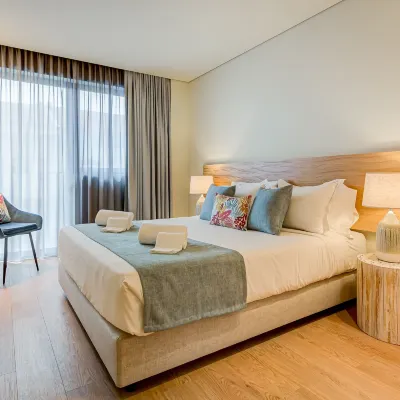 Blissful Suites Porto Hotels near Alameda Shop & Spot