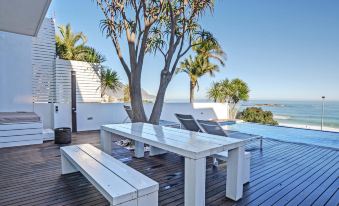 Villa Bleu Blanc in Camps Bay With Pool and Views
