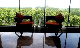 Hotel X