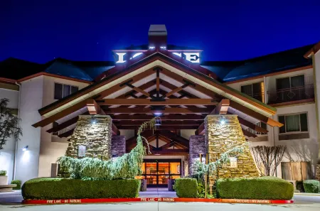 Lodge at Feather Falls Casino Отели в г. Гридли