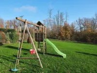 寧靜的帶熱水浴缸和桑拿的別墅