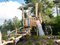 Forest-Edge Family Bungalow Hotel di Hoenderloo