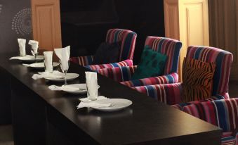Carleton Hotel & Suites