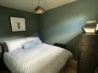 Little Woodbine Hotels in Tain