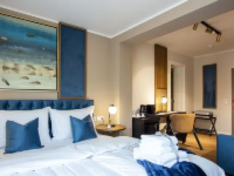 Delphi Hotel & Restaurant Hotels near Cranz
