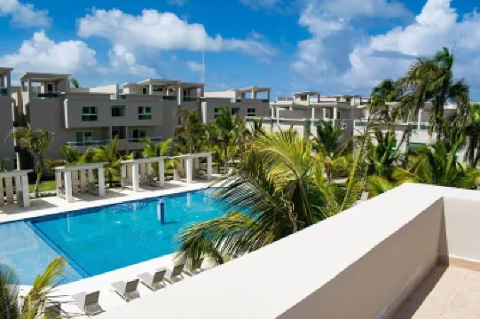 Playa Palmera Beach Resort Hotel di 