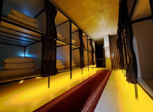 Karvi Hostel & Suites