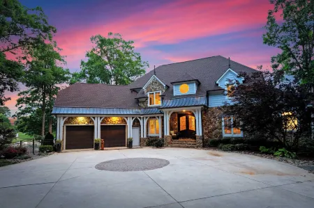 Paradise Pointe by Avantstay Lakefront + Views + Playset