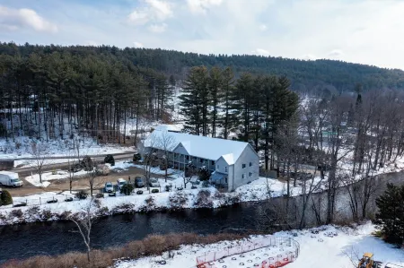 Riverhouse by Weekender Formerly Jack Daniels Inn