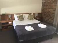 Coomera Motor Inn Hotels in Hope Island