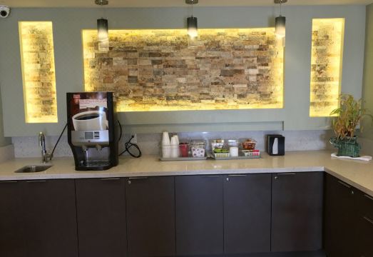 크리스탈 인 스위트 앤 스파 외관