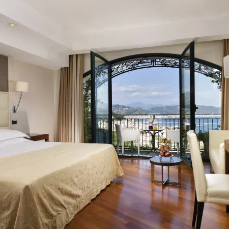 Hotel Raito Vietri Sul Mare Отели рядом с достопримечательностью «Пляж Атрани»