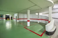 ホテル コンチネンタル - 駐車場