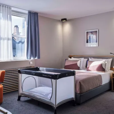 Motel One Frankfurt-Hauptbahnhof Hotels near Kap Europa