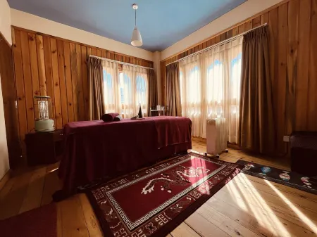 Norbu Healing Hotel Отели в г. Юзипанг