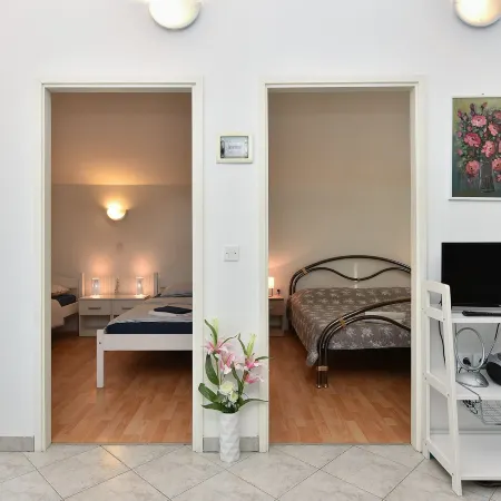 Apartment 1860