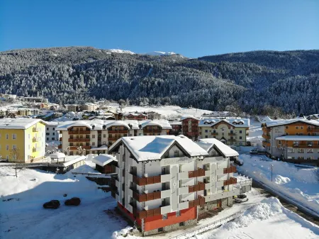 Pier Hotel Отели в г. Palu