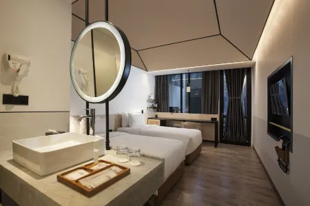 Gaia Cosmo Hotel Отели в г. Umbulharjo