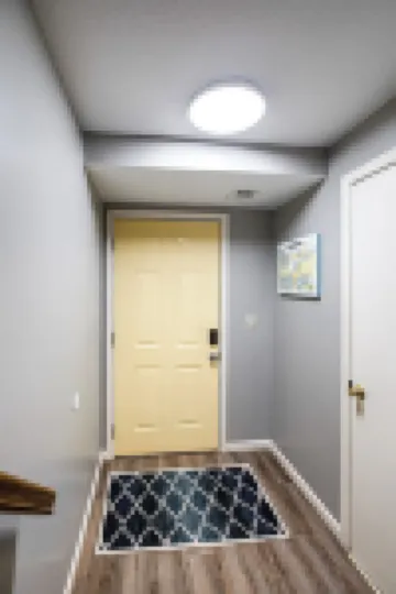 The Teal Townhouse Near KU Med and Central to Many KC Landmarks/Attractions