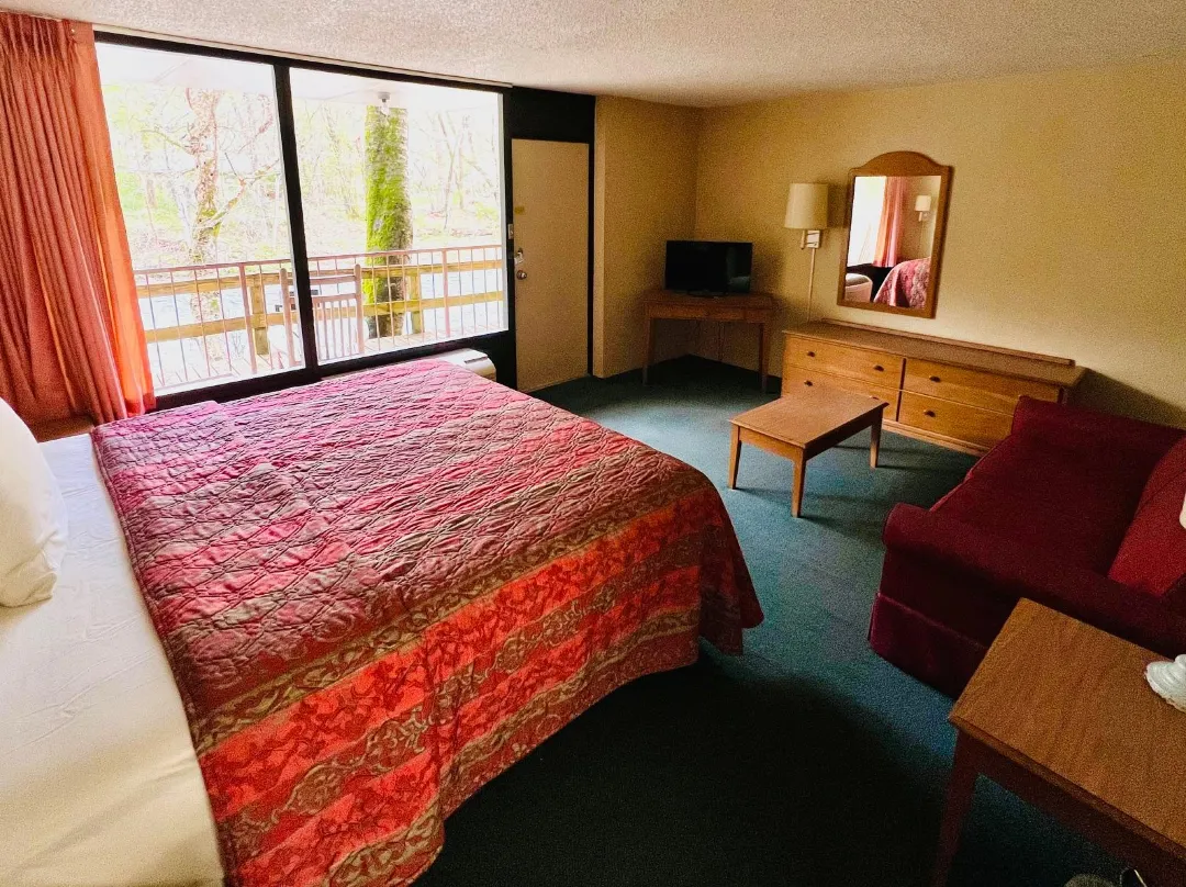 Newfound Lodge On The River - Cherokee, NC
