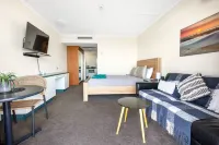 Top Floor Aquarius Amazing Ocean Views Fast WiFi Kayo Free Weekly Service