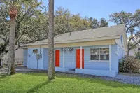 The Blue Crab House--Heated Pool, Hot Tub, and Stone's Throw to the Beach