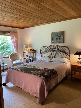 Beautiful Family House on the Lake