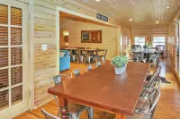 Spacious Reunion Cabin with Pool and Modern Kitchen - Stunning Retreat