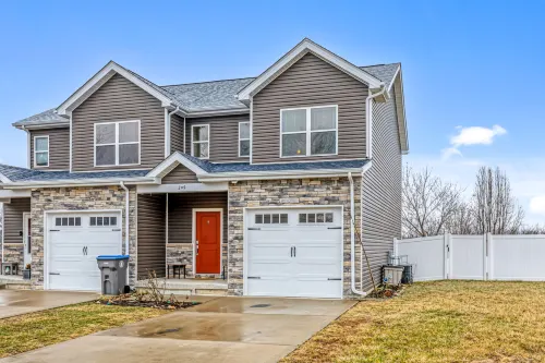 Spacious Townhome Retreat by StayLage Hotels in O'Fallon