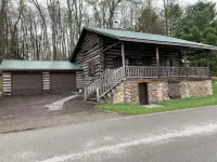 Historic Alpine Lakeside Manor Hotels in McHenry