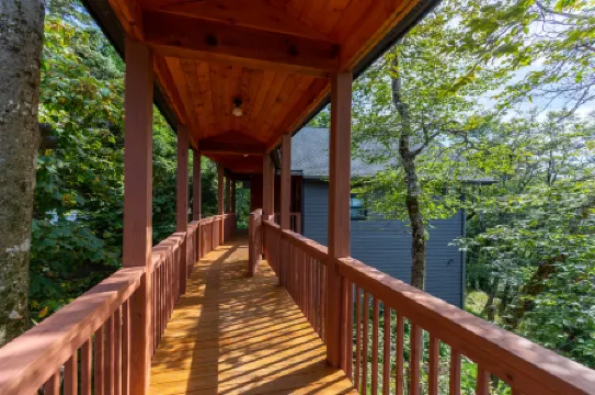 Stunning Views and Cozy Chalet - Perfect Couples Escape