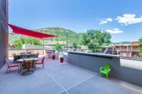 Central Location with Arcade Game and BBQ Grill - Elegant Retreat