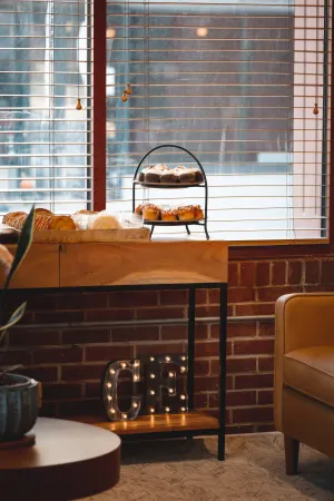 Charming Communal Roof Deck and Modern Amenities - Inviting Boutique Retreat