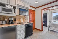 Westgate Studio, Mountain Views, Resort Amenities, Multiple Pools, Tennis, Onsite Spa, Restaurant - 2-Star