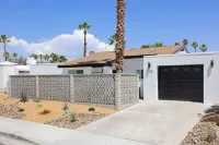 Stunning Pool and Mountain Views - Stylish Desert Retreat