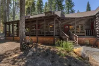 Charming Log Cabin with Hot Tub and Rustic Appeal - Cozy Mountain Retreat